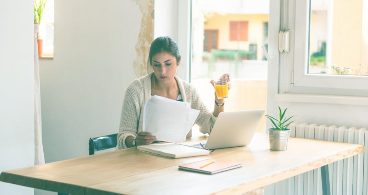 A remote session between a founder and a course instructor